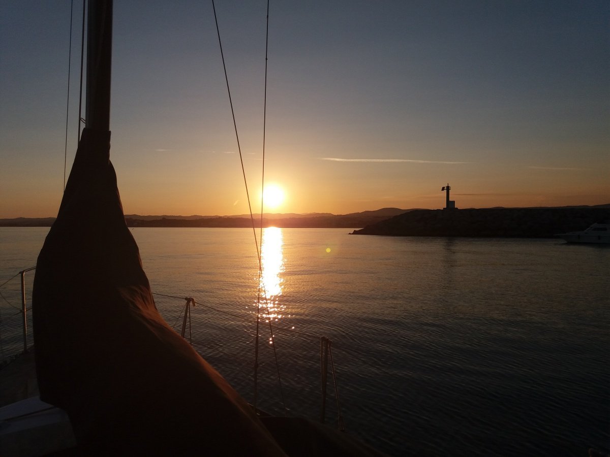 Relaxing sailing trips along the Garraf Coasts, Sitges and Vilanova