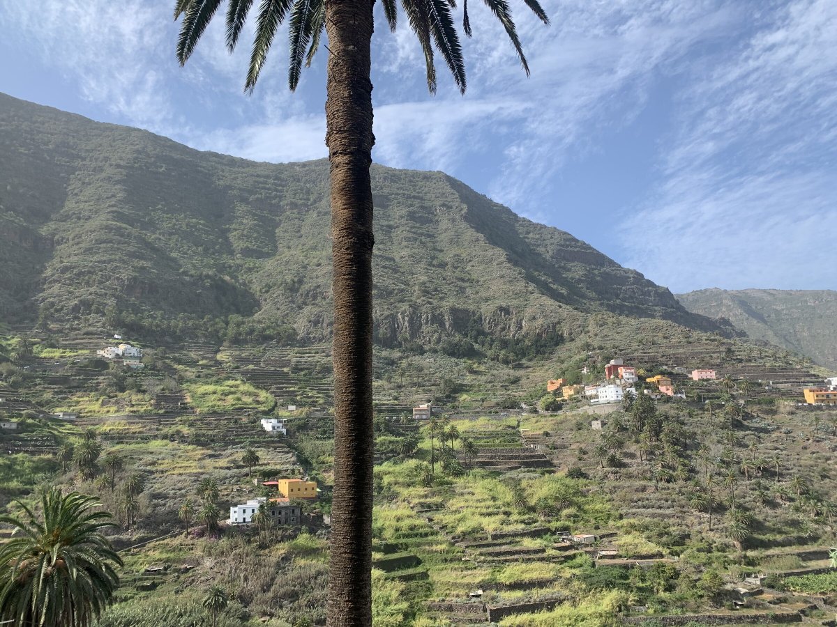 Navigando tra le isole e camminando tra i vulcani