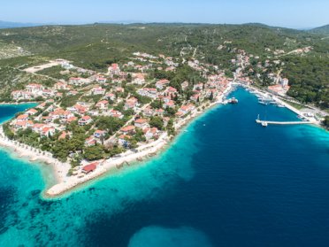Una settimana alla scoperta delle isole dalmate con un viaggio in catamarano tutto incluso.