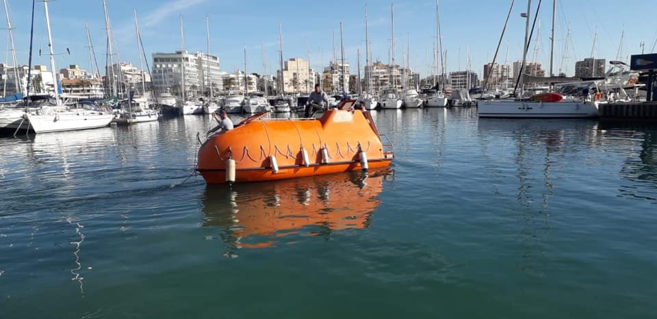 Explore Mallorca's waters with our sailing courses