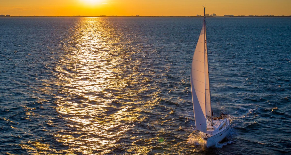 Navega por el mar Tirreno en un crucero de lujo
