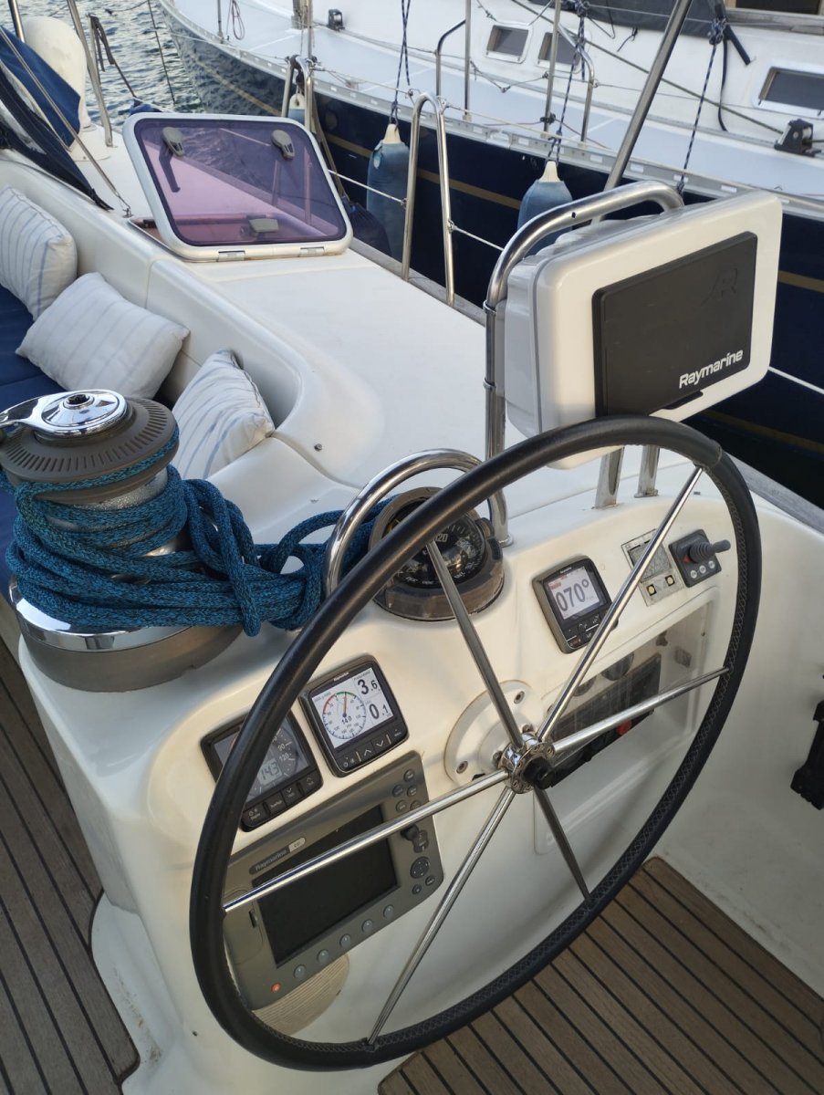 Sailing practice and courses on the Mediterranean coast