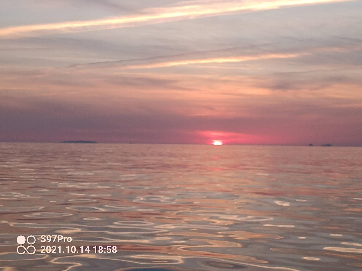 Kehrt mit unvergesslichen Erinnerungen an Ihre Segelreise zurück