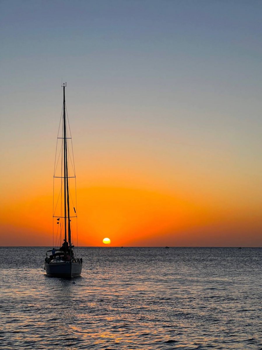 Sailing through the Mediterranean from Mallorca to Menorca, with a visit to Cabrera archipelago