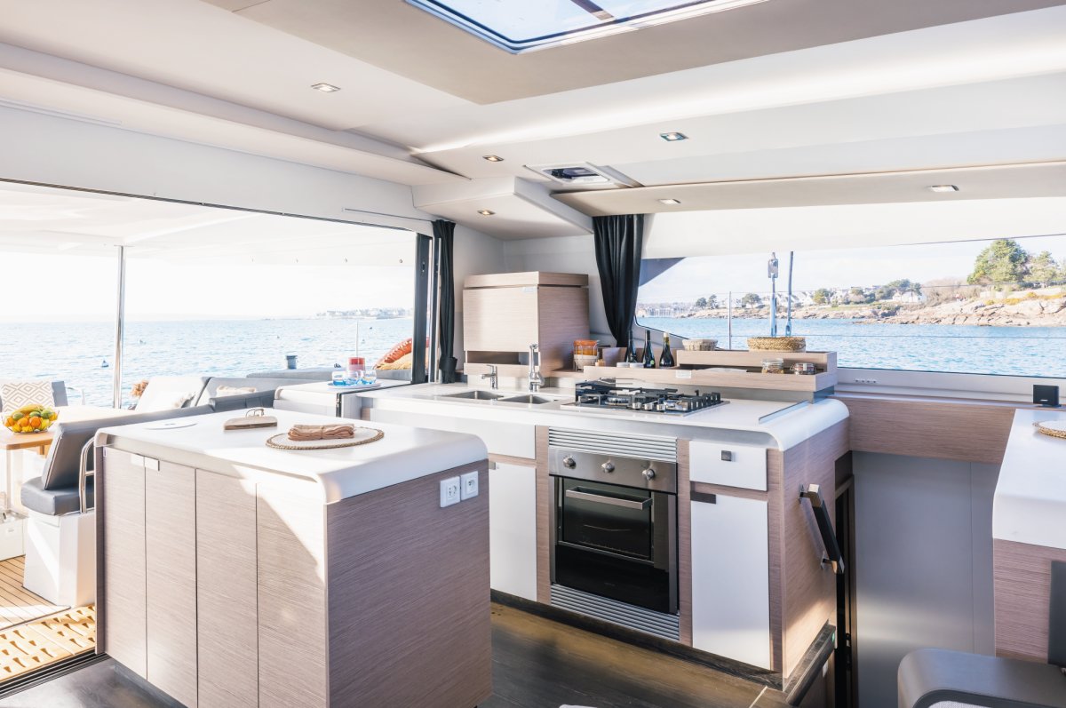 Catamarano verso le Azzorre attraverso l'Atlantico