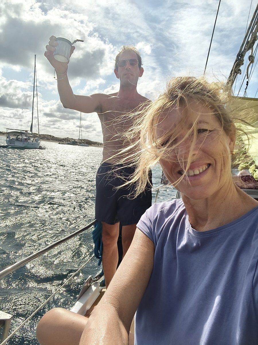 Segelnd unter dem sizilianischen Sonnenschein