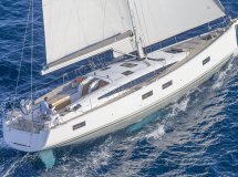Luxusboote segeln vom Meer von Ibiza zu den Bahamas