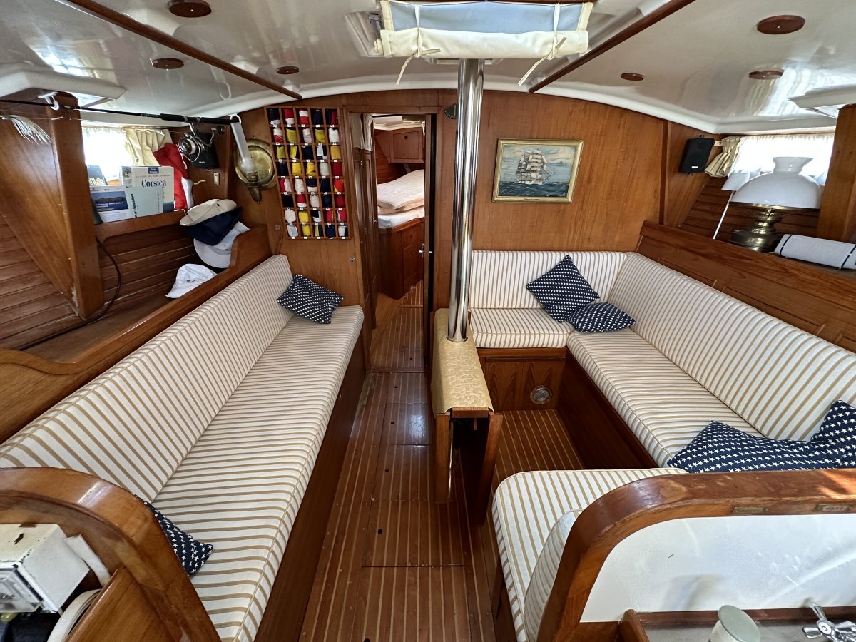 Elba's Romantic Sailing Adventure on a Comfortable Ketch