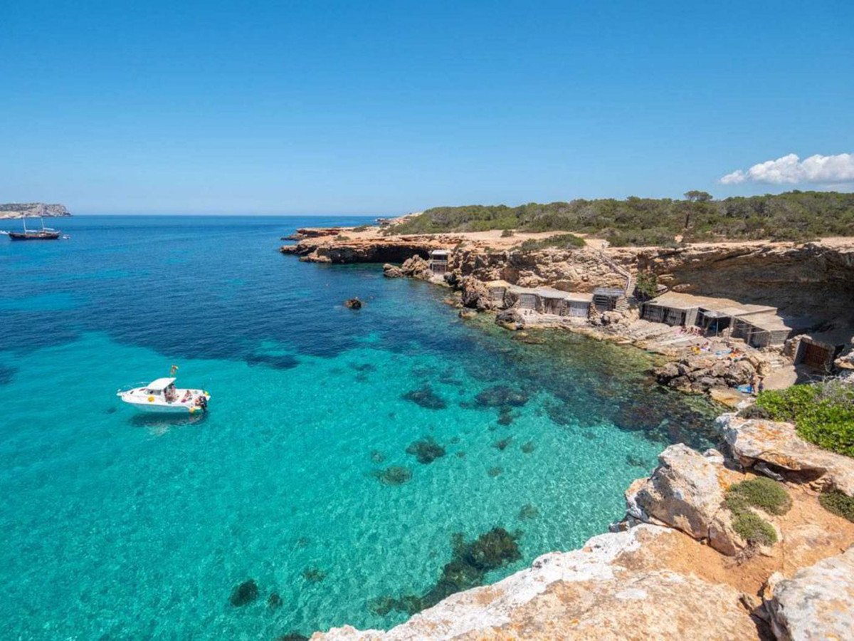 Segelboot-Ausflug nach Cala Comte, Ibiza mit Schnorcheln, Snack und Getränk