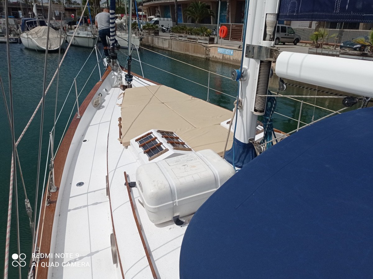 Menorca sailing and yoga experience