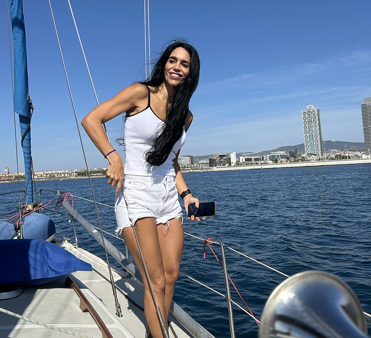 Segelboote in der Bucht von Barcelona