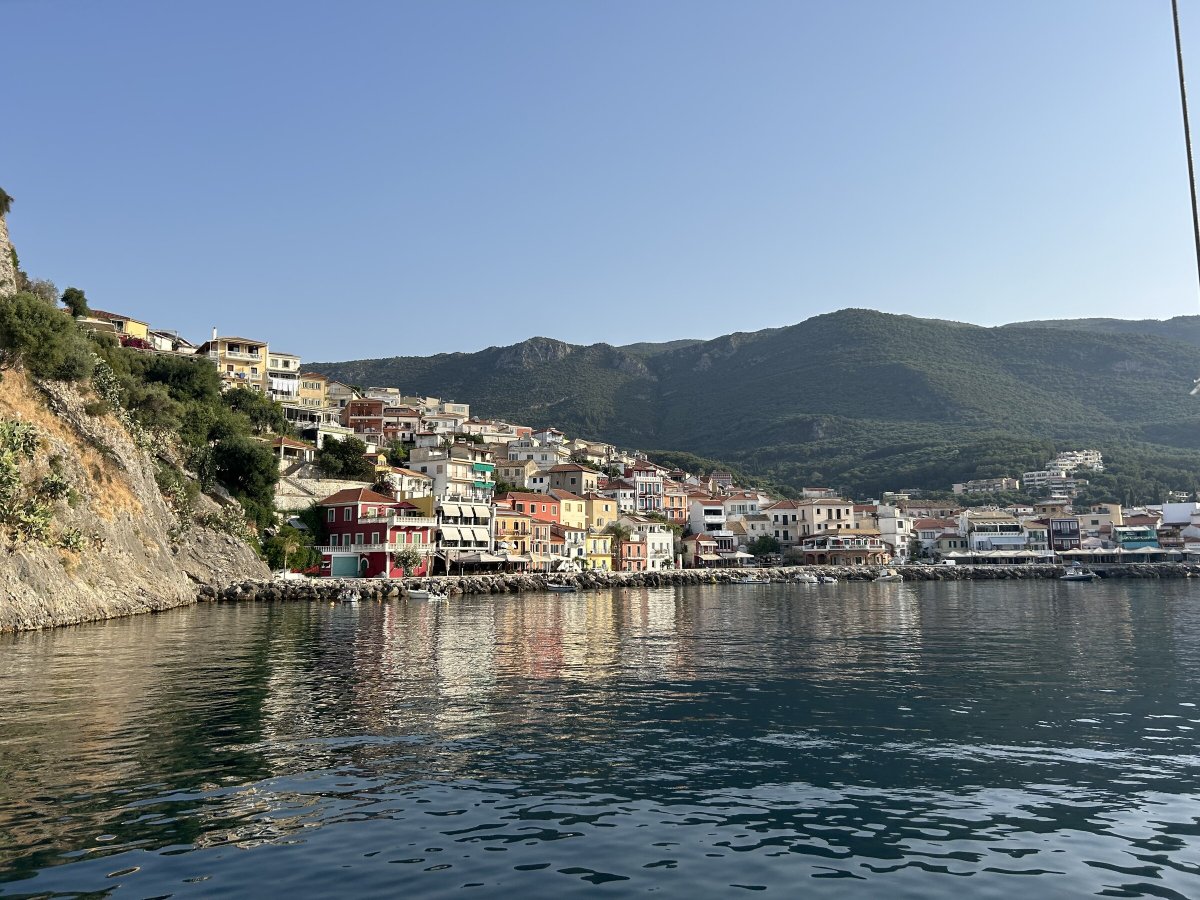 Exploring the Greek islands with a sailing course