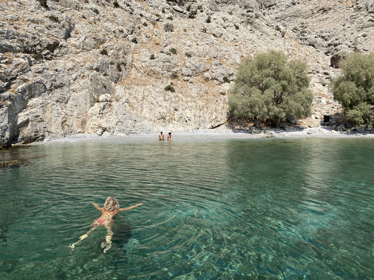 Sailing journey through the Aegean, from Milos to Mykonos with a skilled skipper