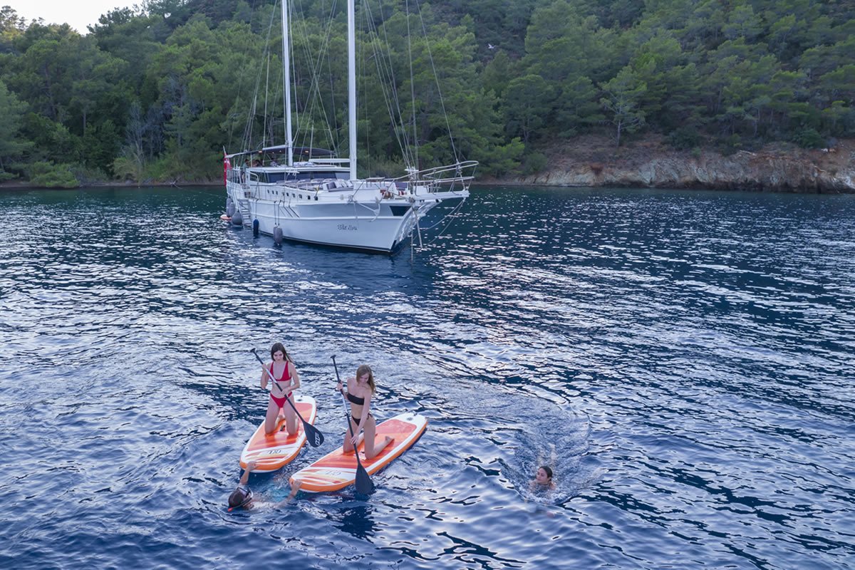 Naviga le acque cristalline di Göcek su un classico velero