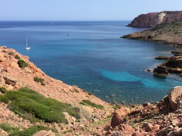 Begleiten Sie uns auf einem Segelboot nach Menorca zu Sant Joan