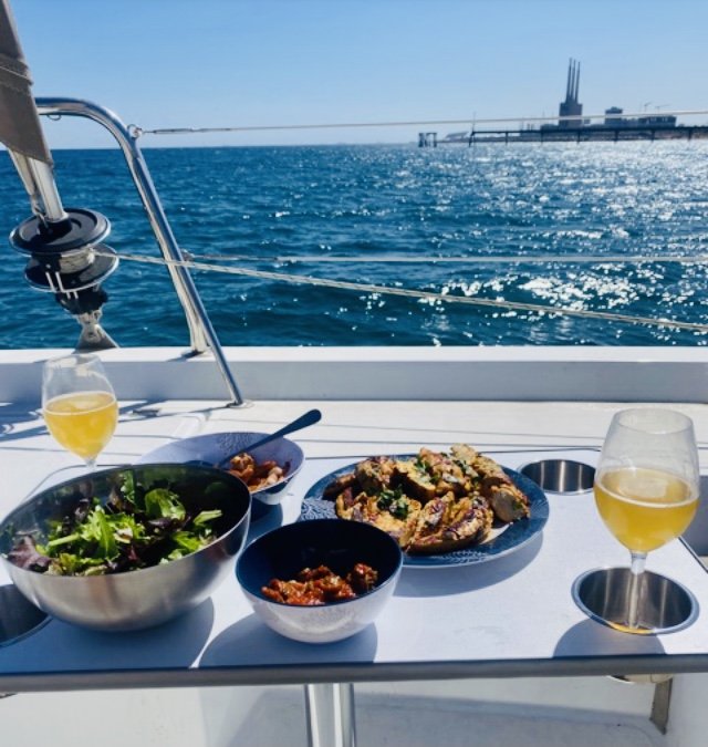 Aventúrate en un crucero en catamarán por la Costa Brava