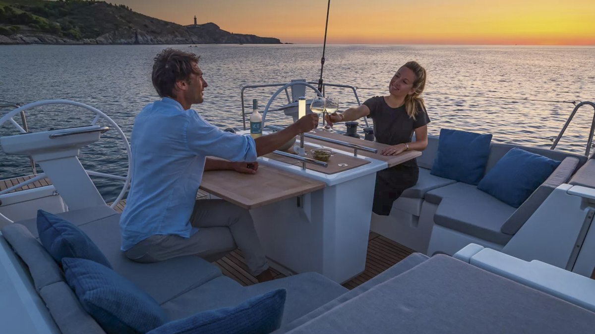 New boat for Atlantic crossing, group navigation courses