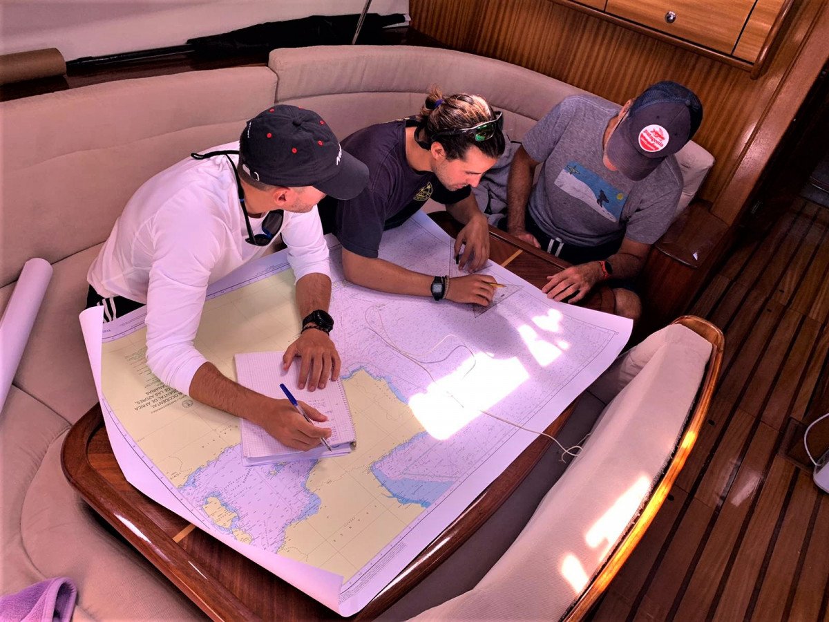 Viaje en barco desde Vigo a las Azores, la mejor experiencia a vela.