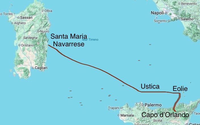 Vista del puente de un barco durante un viaje de aventura