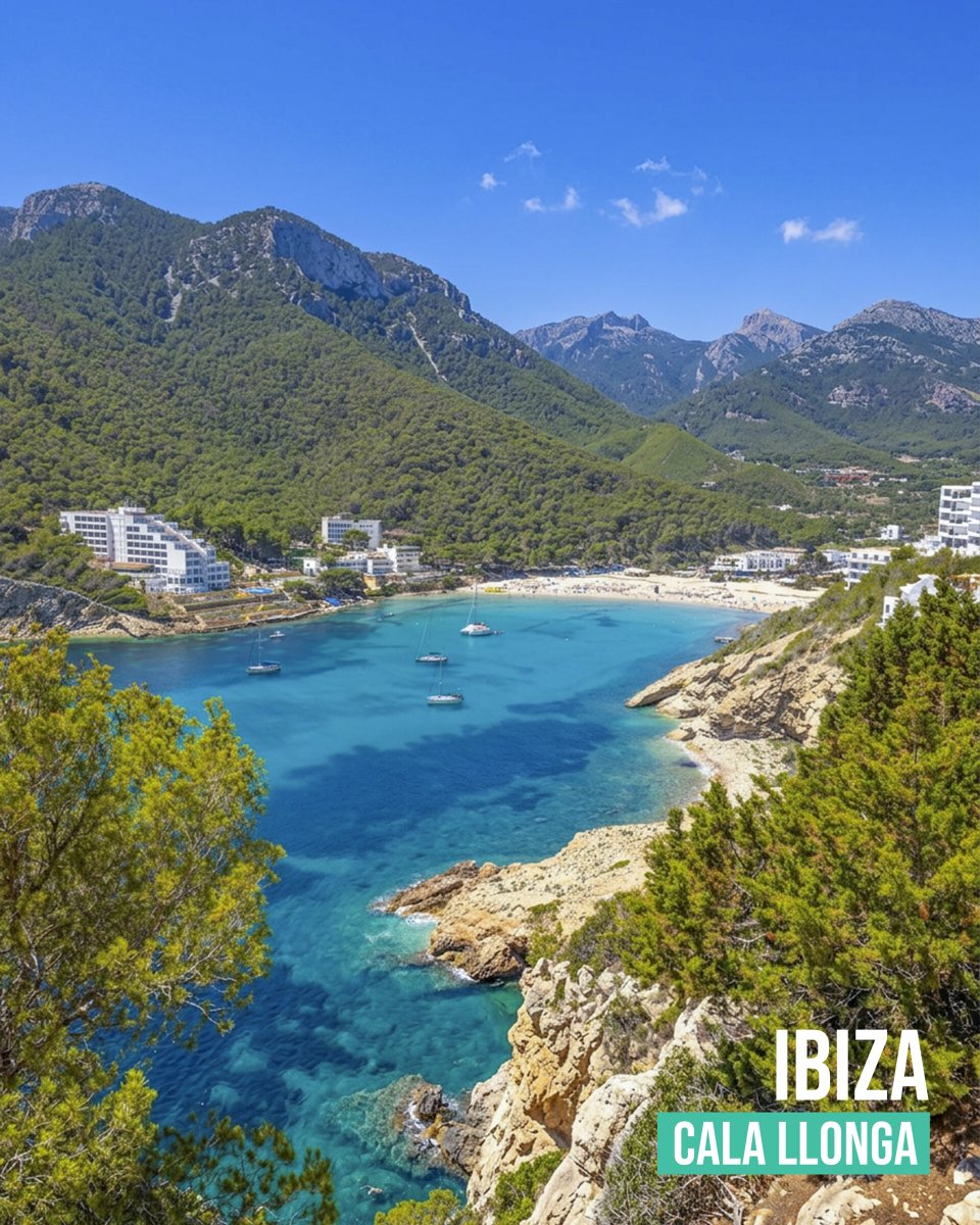 Besuchen Sie die Buchten von Ibiza von einem Katamaran aus