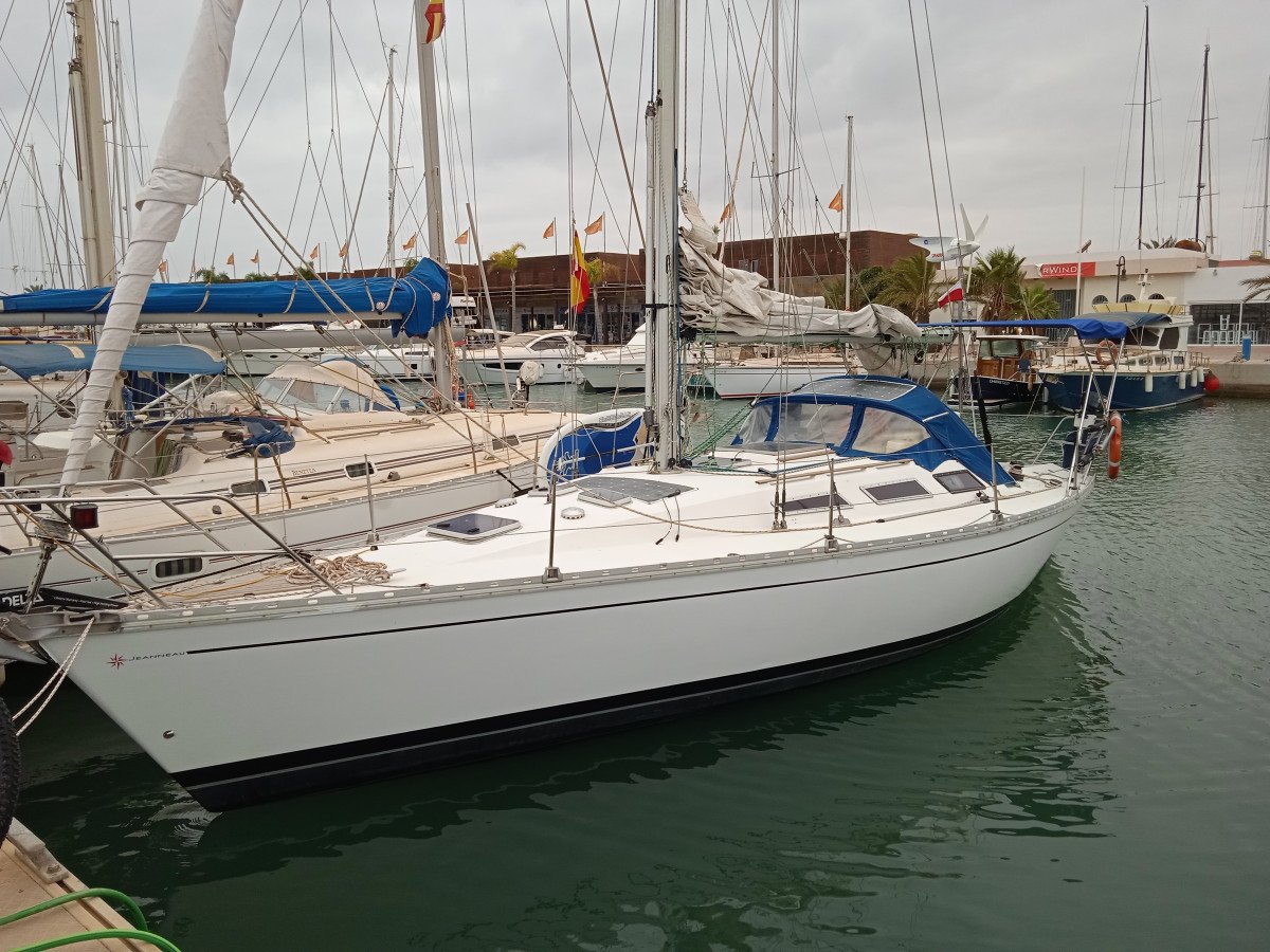 Learning to sail on a sailboat along the Costa de Murcia