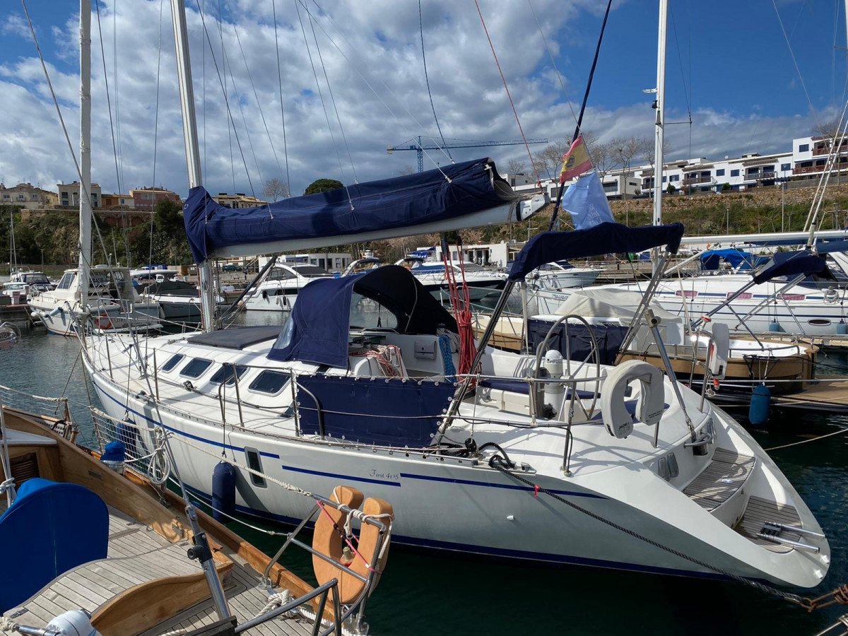 Learn to sail with a professional instructor