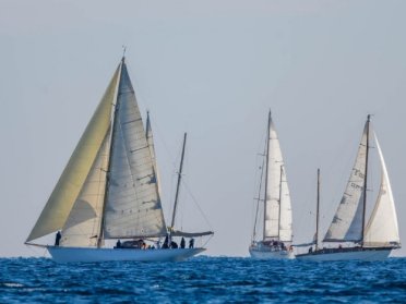 Partecipa a una regata di barche a vela d'epoca a Barcellona