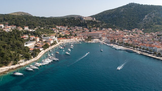 Aprender a navegar en un catamarán y disfrutar de las vistas espectaculares