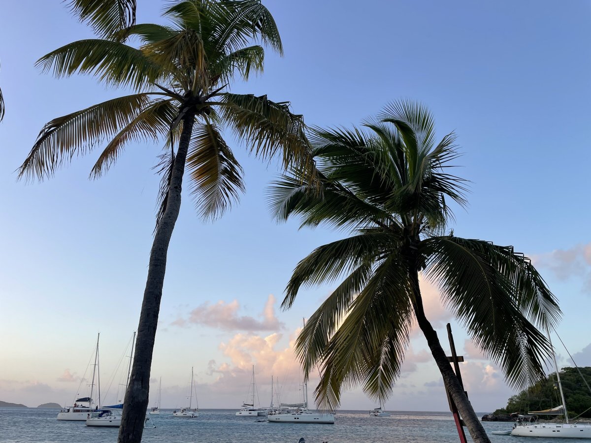 Live the adventure of Jack Sparrow in the Grenadines, on a luxury cruise