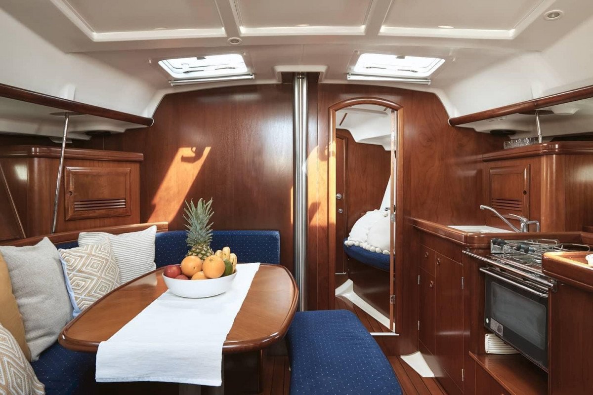 Sailboat - Bénéteau - 3 cabins