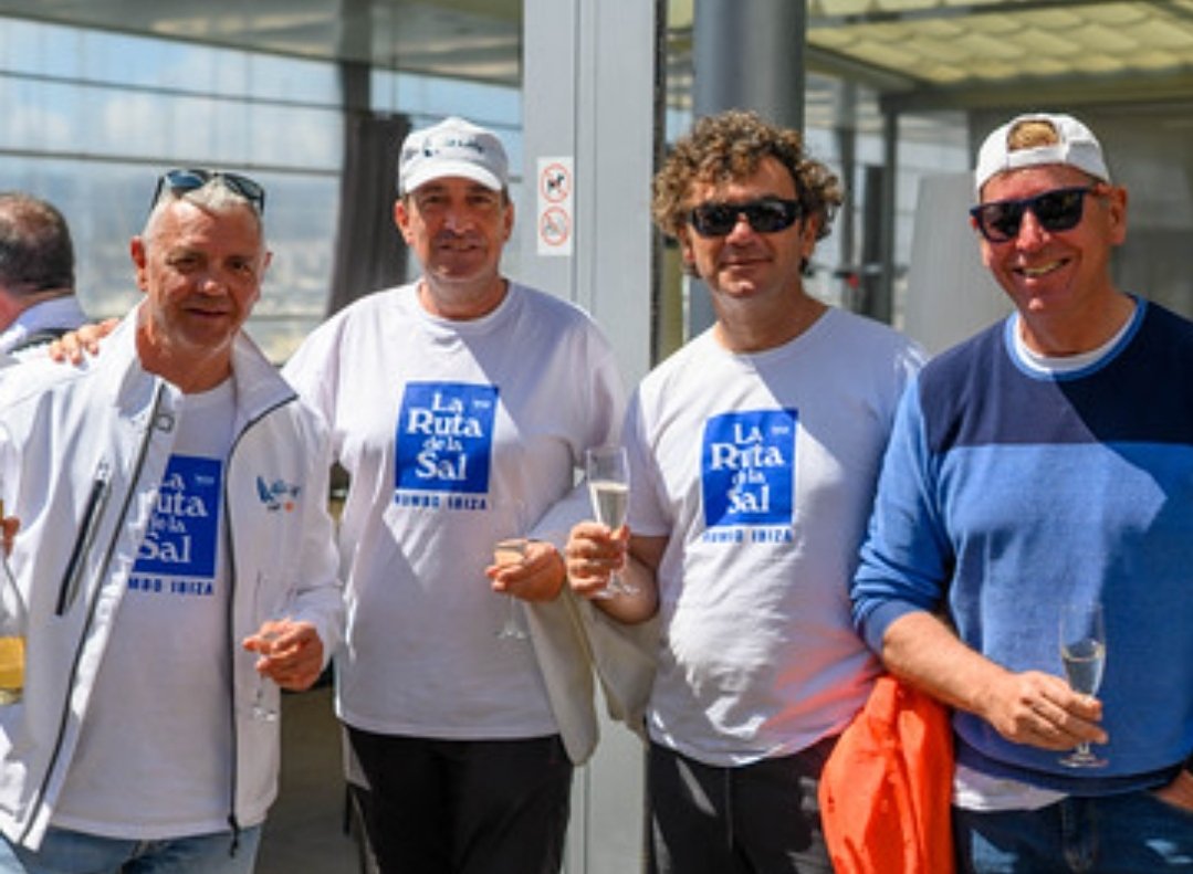 Rilassati e connettiti con la natura in mezzo al mare