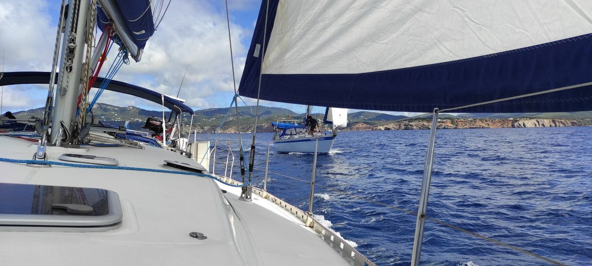 Viajes en barco a través del Mar Tirreno