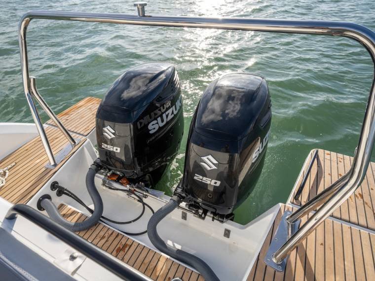 beneteau-flyer-9-sundeck MOTORES.jpg
