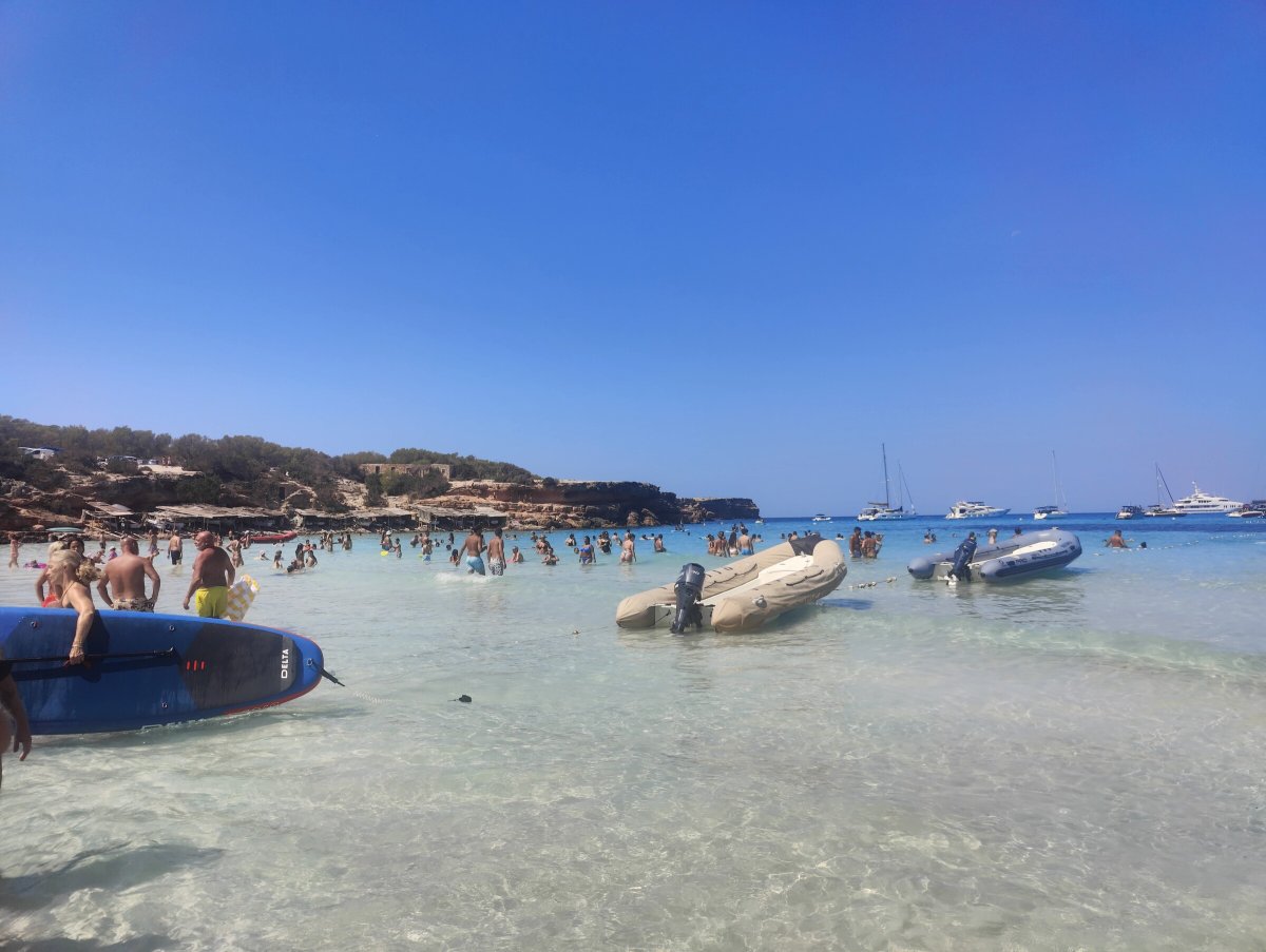 Reisen Sie mit einem Yacht durch die schönen Gewässer von Formentera