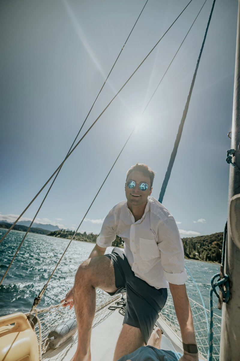 Disfruta de la belleza del mar en nuestros viajes en velero