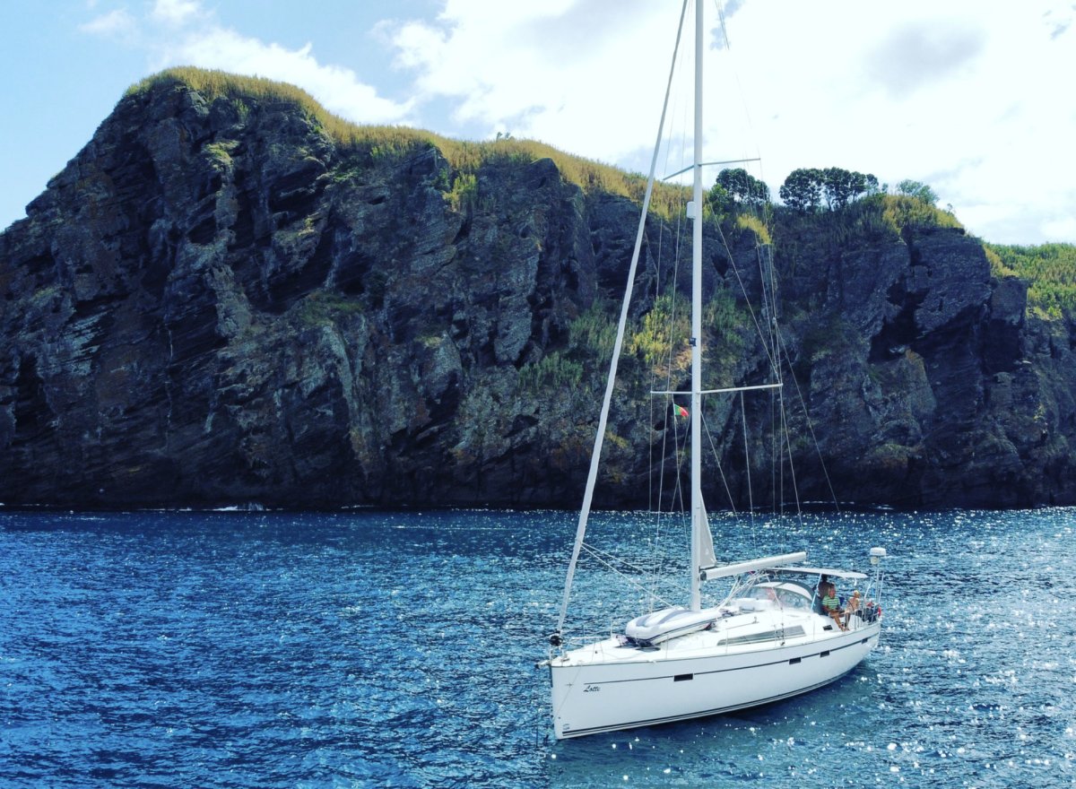Barco de navegación en las Azores, Horta