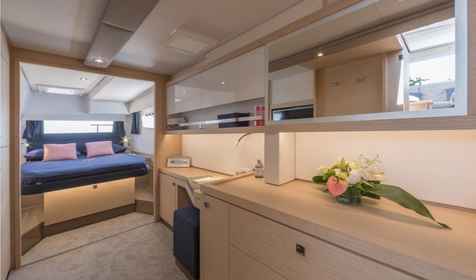 Sailboat - Fountaine - 3 cabins