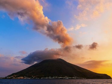 Segeltörn um Sizilien: Von Catania zu den Äolischen Inseln und Palermo