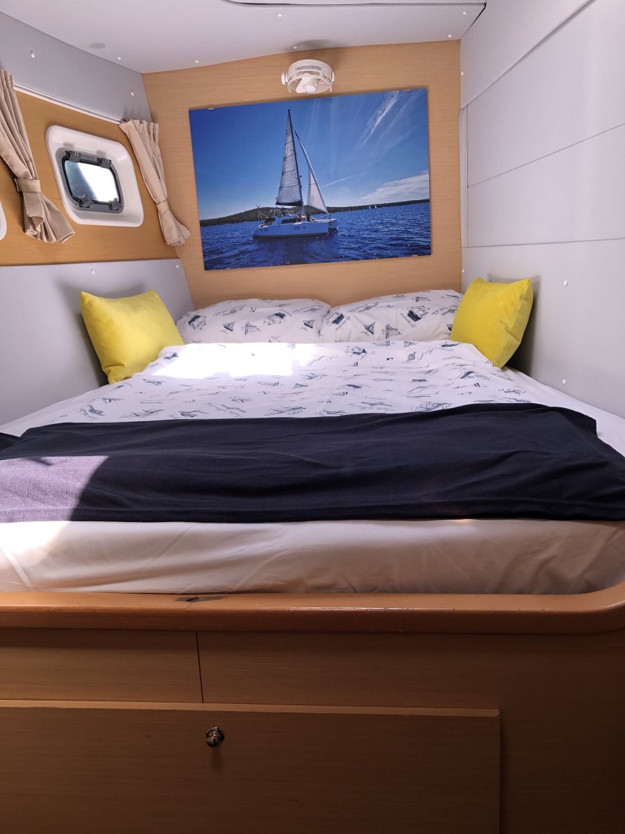 Catamaran - Lagoon - 4 cabins