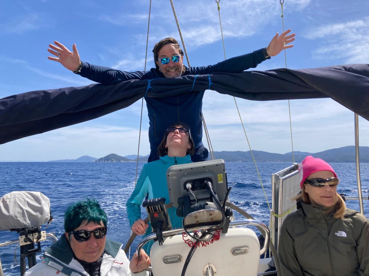 Explora la Isla d'Elba en un velero