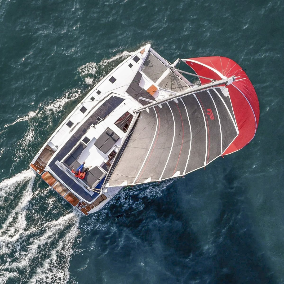 Goditi un viaggio in catamarano attraverso l'Atlantico