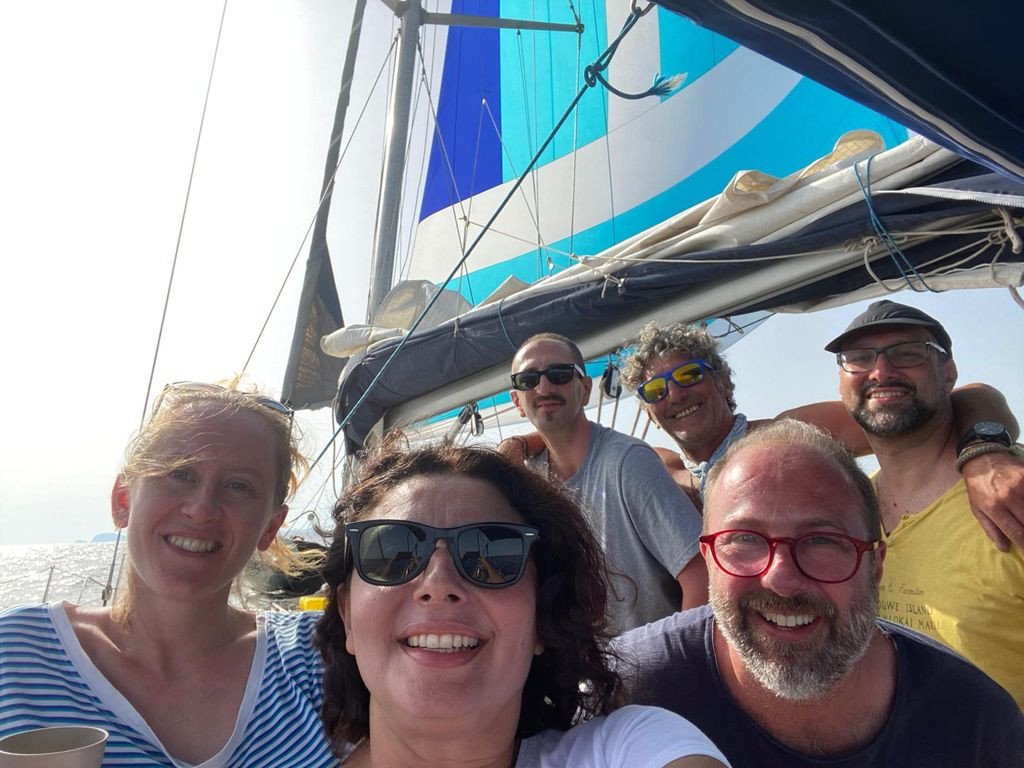 Viaje en barco entre Flegreo y Pontine