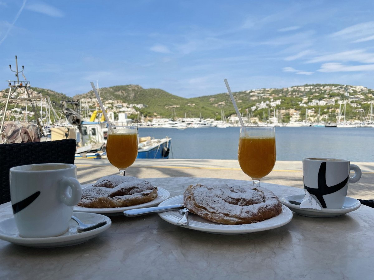 Barca in acque calme