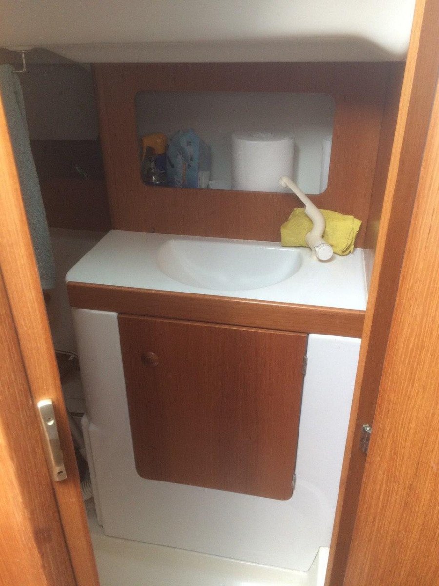 Un velero de alquiler sin patrón en Gijón