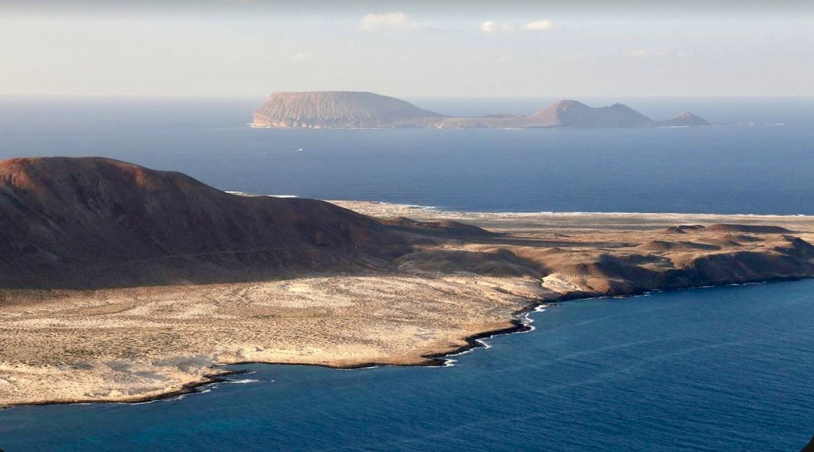 Explora las maravillas naturales de las islas de la Macaronesia en un catamarán