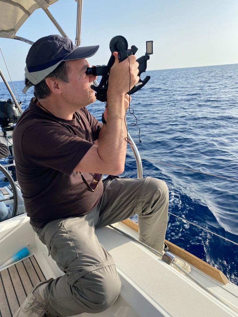 Le acque del mare nello Stretto di Bonifacio viste dalla barca a vela