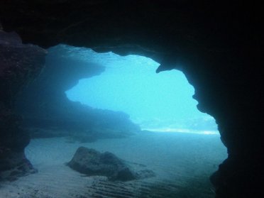 Escursione alle Grotte di Sa Talaia e Cala Saona a Formentera