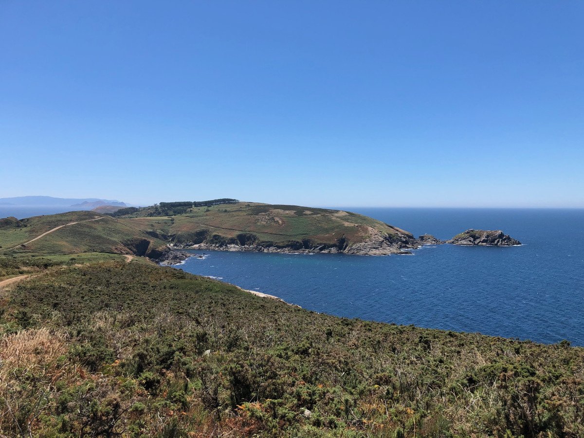 Navega por las aguas cristalinas del parque nacional