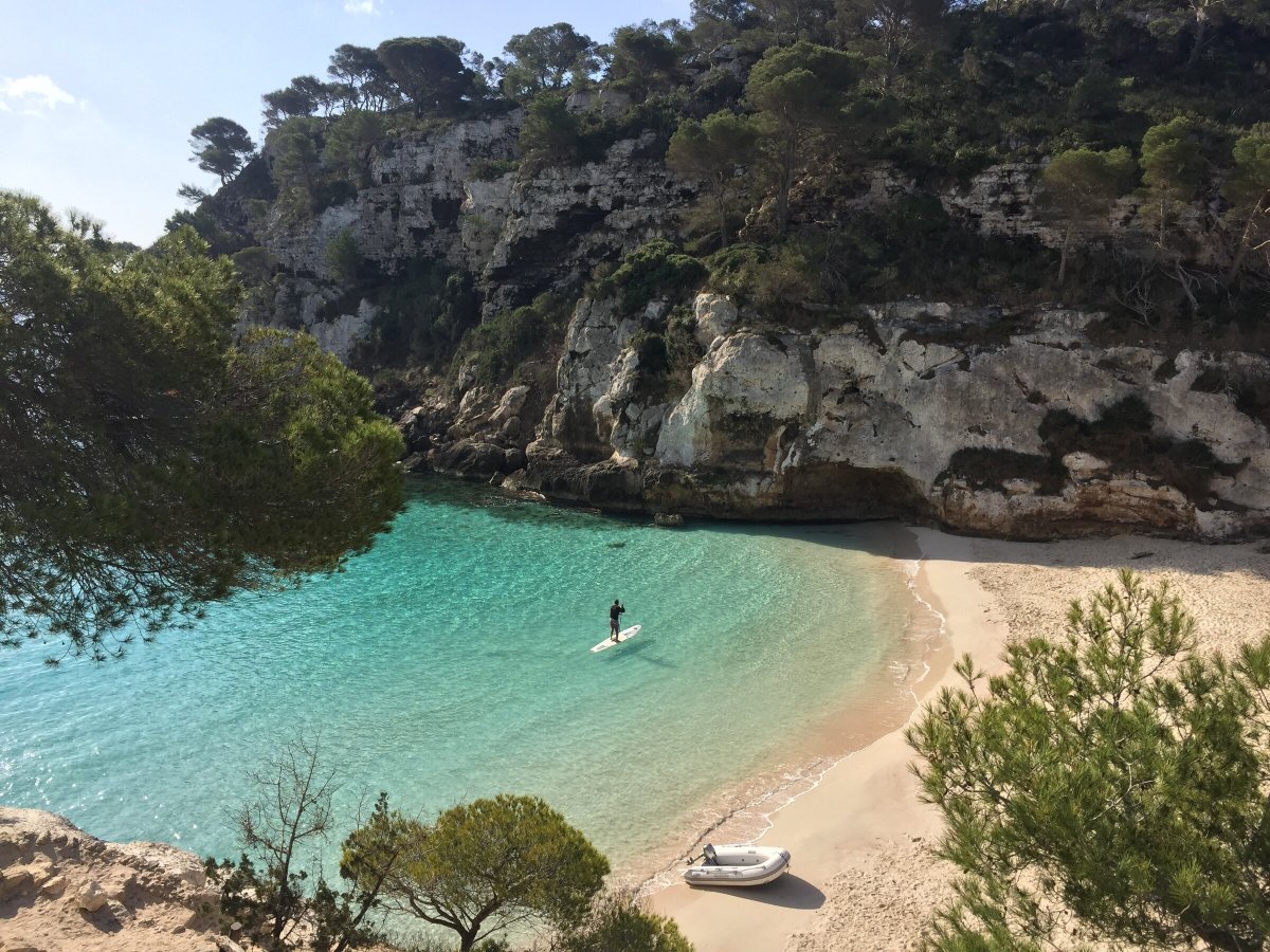 Menorca dal mare: Un'avventura in barca a vela