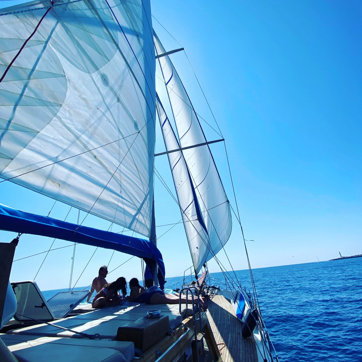 Sail along the coasts of Menorca on a classic schooner